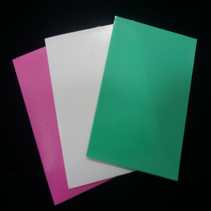 A parte dianteira colorida de alta qualidade personalizada PP claros para trás colore as luvas plásticas pequenas geadas do cartão